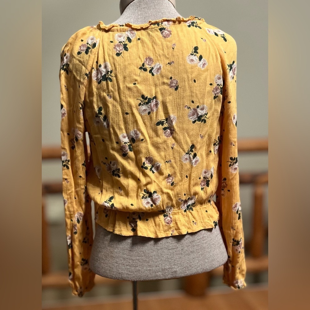 🌼 Hollister Yellow Floral Peasant Blouse – Size Small 🌼 - Picture 5 of 7